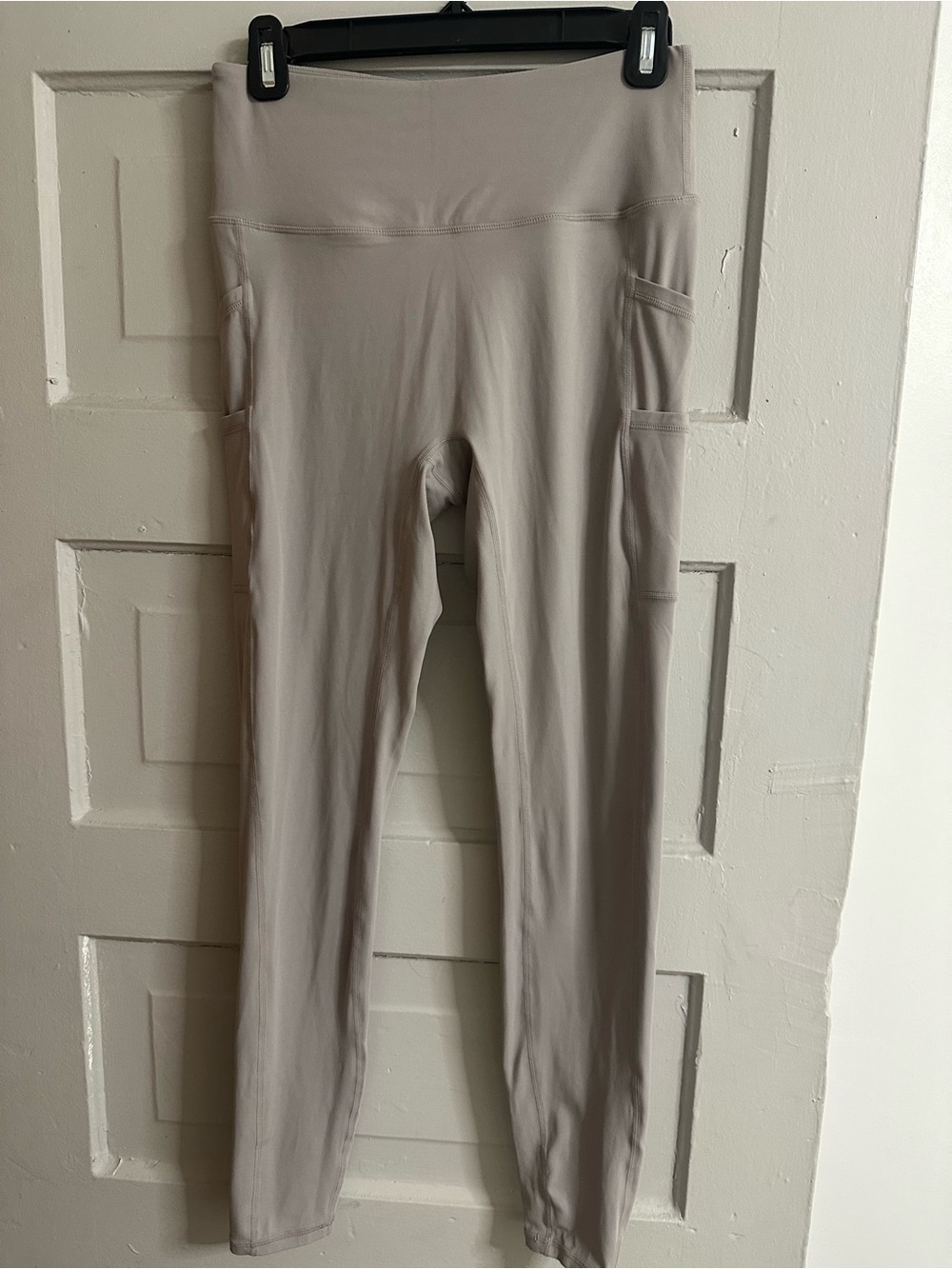 Halarah leggings, size med. New with tags!